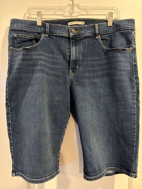 Levi Strauss Bermuda Jean Shorts 33